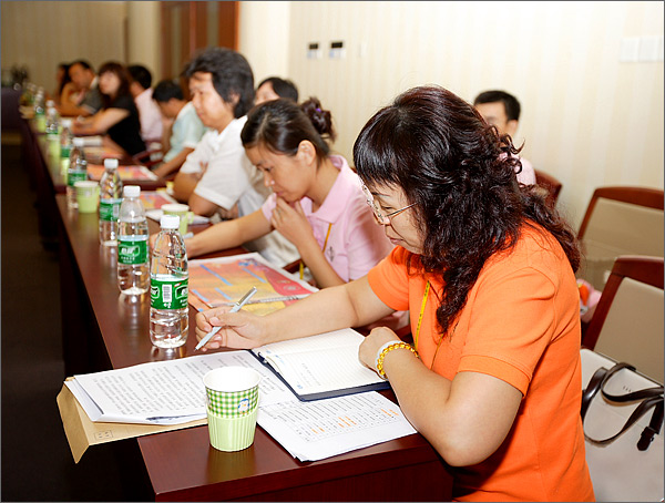 外運會組委會辦公室主任、深圳市國際投資促進會秘書長黃瑛